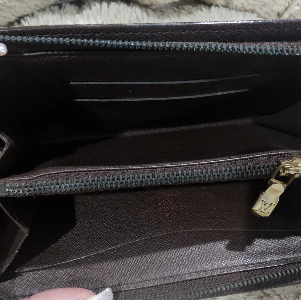 Authentic Louis Vuitton Brown Textured Wallet - Picture 5 of 8